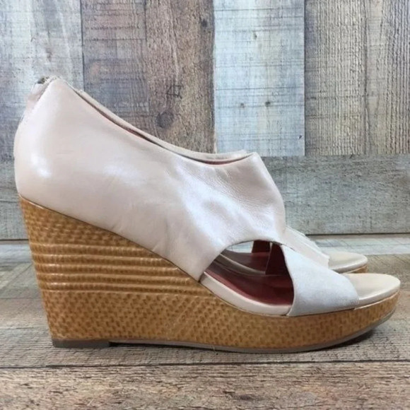 Cole Haan Cream‎ Tan Leather Wedge Heels Sandals Womens 9.5B Slip On - Picture 1 of 11